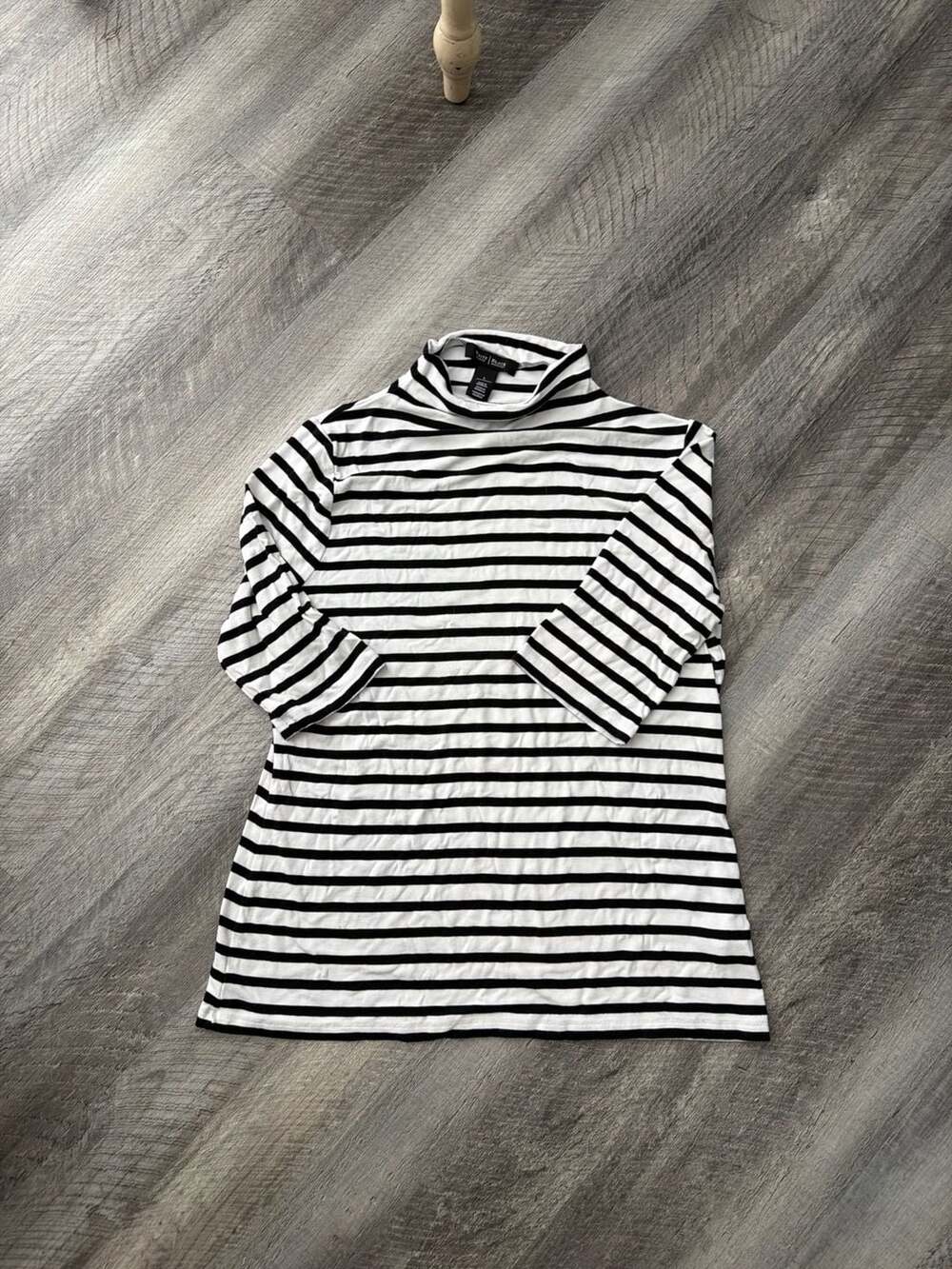 Lot of 2 Women's Tops: WHBM Striped Mock Neck and Style & Co Paisley Blouse - Picture 5 of 7